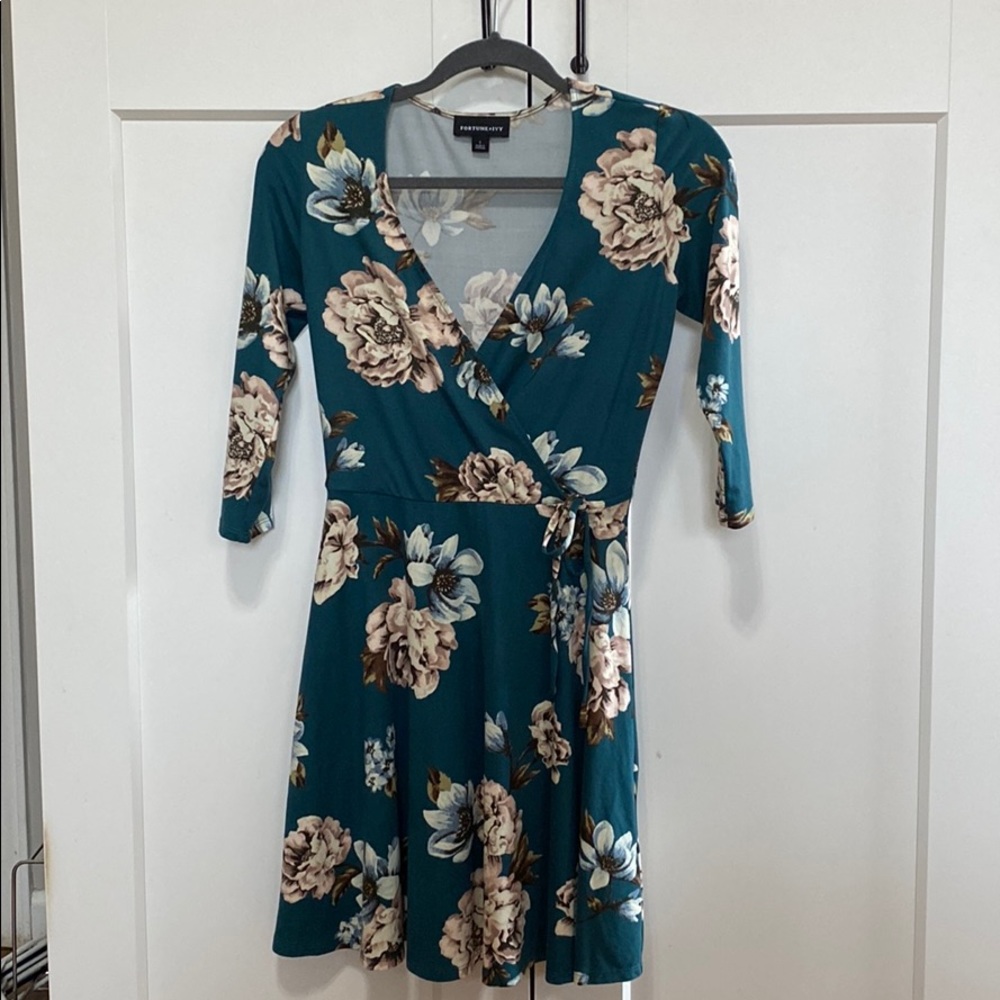 Fortune + Ivy Floral Dress Size Small - Never Worn